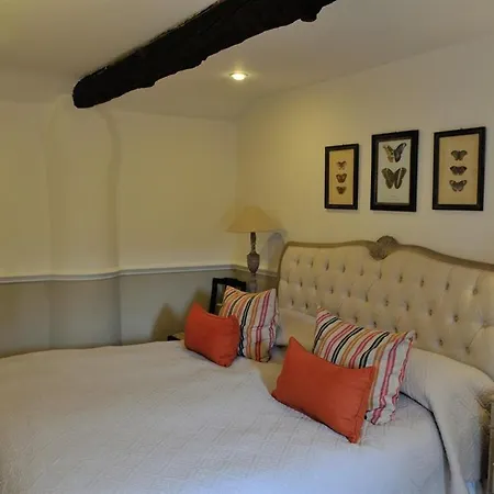 The Castle Arms 3*