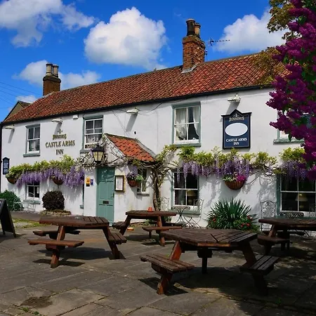 The Castle Arms 3*