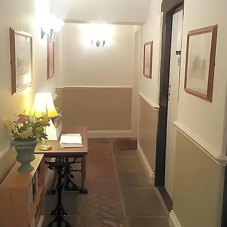 The Castle Arms 3*