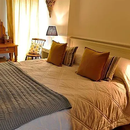 The Castle Arms 3*