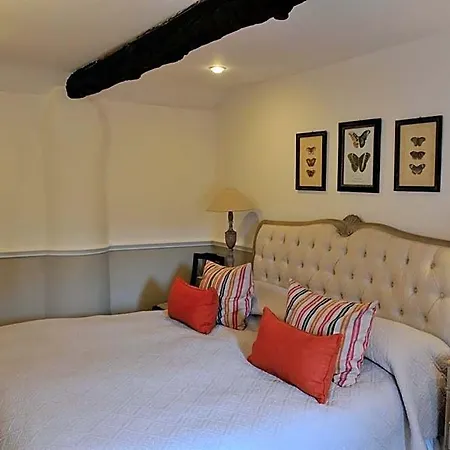 The Castle Arms Zajazd