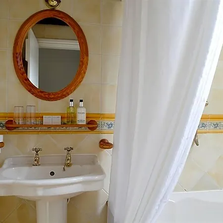 Zajazd The Castle Arms 3*