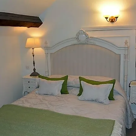 The Castle Arms Zajazd